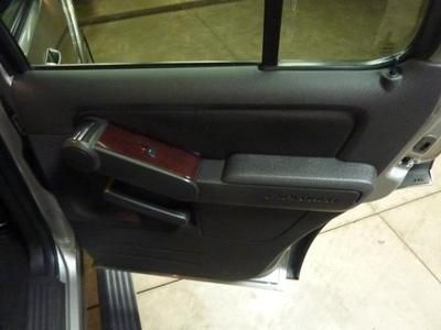 Limited SUV 4.6L CD 7 Speakers AM/FM radio Audiophile AM/FM In-Dash 6-CD/MP3, image 22