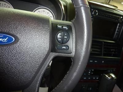 Limited SUV 4.6L CD 7 Speakers AM/FM radio Audiophile AM/FM In-Dash 6-CD/MP3, image 27