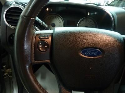 Limited SUV 4.6L CD 7 Speakers AM/FM radio Audiophile AM/FM In-Dash 6-CD/MP3, image 29