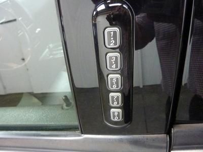 Limited SUV 4.6L CD 7 Speakers AM/FM radio Audiophile AM/FM In-Dash 6-CD/MP3, image 30