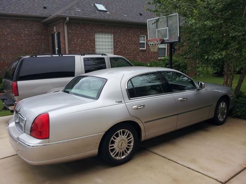 2005 lincoln towncar signature limited sedan 4door