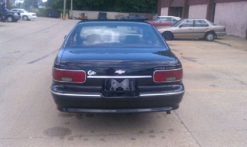 1995 Chevrolet Caprice Classic Sedan 4-Door 4.3L, image 15