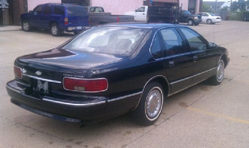 1995 Chevrolet Caprice Classic Sedan 4-Door 4.3L, image 16