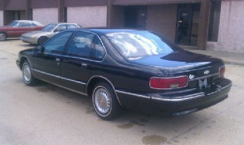1995 Chevrolet Caprice Classic Sedan 4-Door 4.3L, image 17