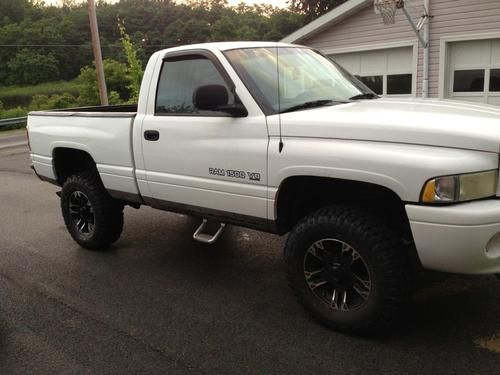 2000 dodge ram sport, 4wd, custom rims &amp; tires, 100k miles!