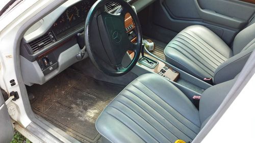 1992 Mercedes-Benz 300D 2.5 Sedan 4-Door 2.5L, image 3