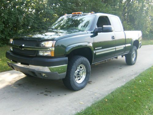 2003 chevrolet silverado 2500hd ls 82,000 miles 4x4 extened cab 4 door