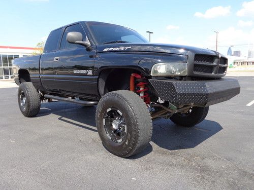 Lifted 2001 tx dodge ram 2500 4x4 auto looks &amp; drives new no rust ex