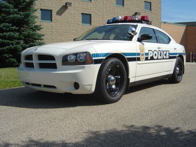 2008 dodge charger police pkg.v-8