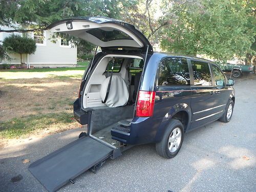 08 dodge grand caravan  handicap van wheel chair ramp 55405 miles vision van