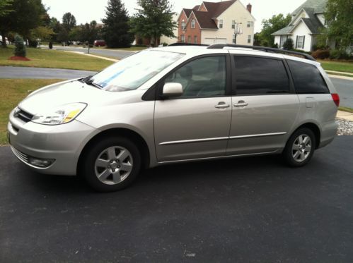 2004 toyota sienna  xle 7 passenger mini van