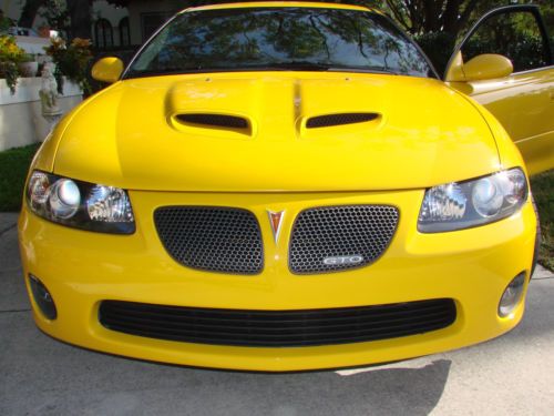 2005 pontiac gto 2-door 6.0l  6 spd premium pkg