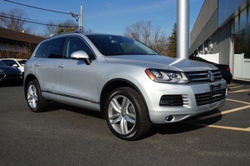 2014 volkswagen touareg tdi executive suv awd. 950 miles. like new. no reserve