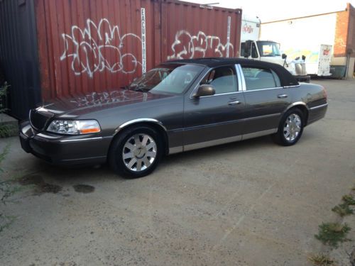 2004 lincoln town car