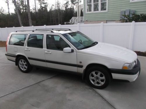 1999 Volvo XC70 Wagon V70, image 2