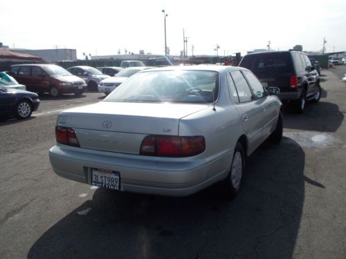 1995 Toyota Camry, NO RESERVE, image 2
