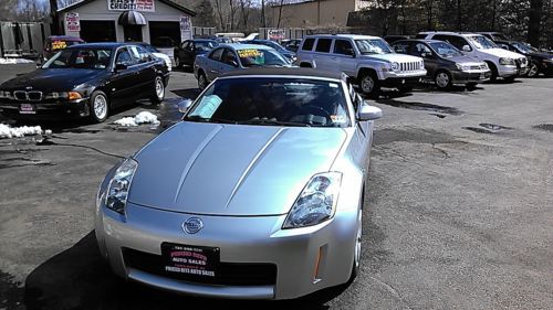 2004 nissan 350z touring convertible 2-door 3.5l