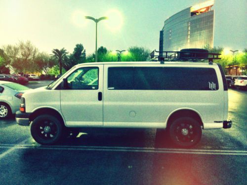 2007 chevrolet express 3500 ls standard passenger van 4-door 6.0l storm trooper