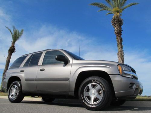 Chevrolet trailblazer ls extra clean inside and out!!