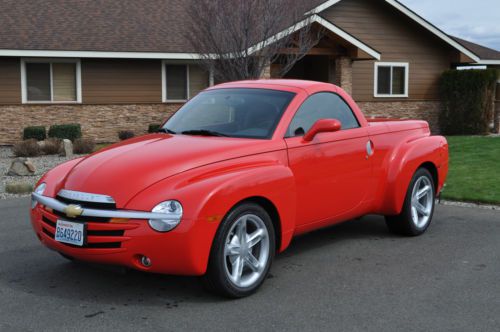 2004 chevrolet ssr base convertible 2-door 5.3l, only 4416 miles