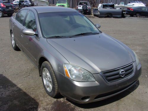 2002 nissan altima base sedan 4-door 2.5l