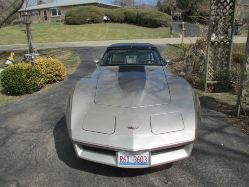 1982 chevrolet corvette collector edition hatchback 2-door 5.7l * survivor *