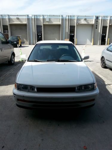 1993 Honda Accord 10th Anniversary Sedan 4-Door 2.2L, image 2