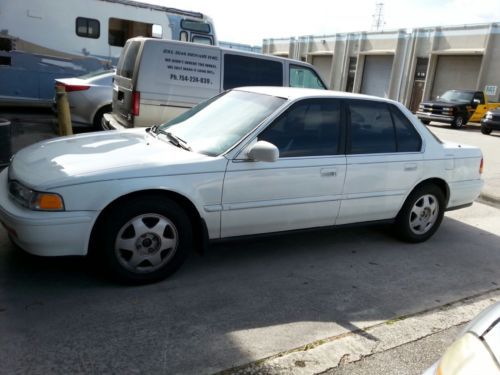 1993 Honda Accord 10th Anniversary Sedan 4-Door 2.2L, image 4