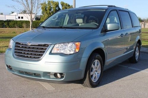 2008 chrysler town &amp; country, rear-camera, power doors, clean autocheck!