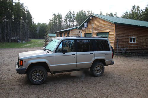 Nice 1990 isuzu trooper, my daily driver for 7 years.