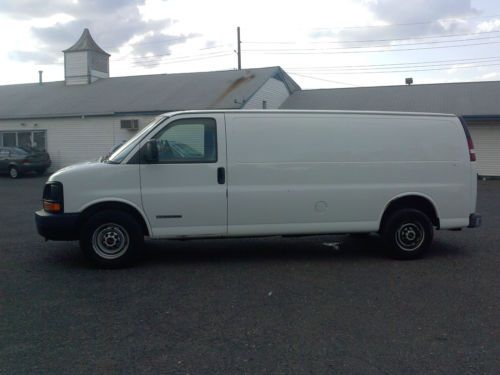 2004 gmc savana 3500 base extended cargo van 3-door 6.0l