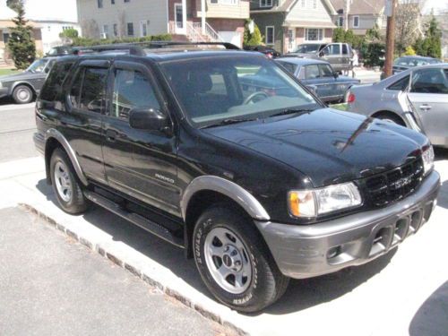 L@@k 2002 isuzu rodeo s sport utility - black