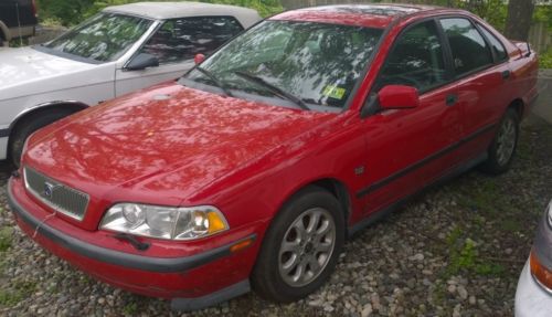 2000 volvo s40 1.9t - for parts or project - good motor - good body - good glass