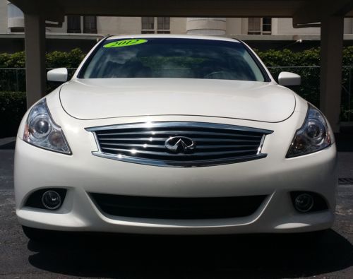 Low miles clean one owner excellent condition leather backup camera push start
