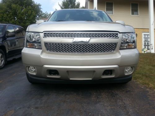 2008 chevy suburban awd 1500 ltz 62k miles!!