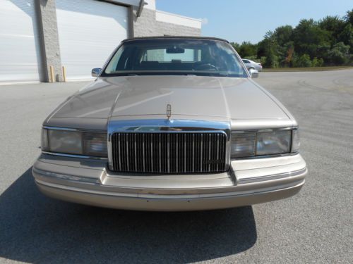 1993 Lincoln Town Car Signature Sedan 4-Door 4.6Lwoth 80K Low Miles, image 3