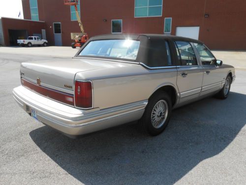1993 Lincoln Town Car Signature Sedan 4-Door 4.6Lwoth 80K Low Miles, image 7