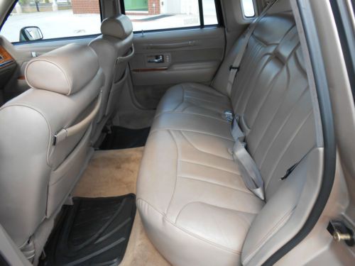 1993 Lincoln Town Car Signature Sedan 4-Door 4.6Lwoth 80K Low Miles, image 11