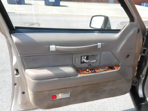 1993 Lincoln Town Car Signature Sedan 4-Door 4.6Lwoth 80K Low Miles, image 12