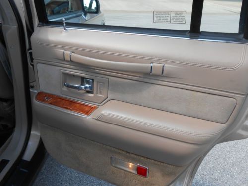1993 Lincoln Town Car Signature Sedan 4-Door 4.6Lwoth 80K Low Miles, image 13