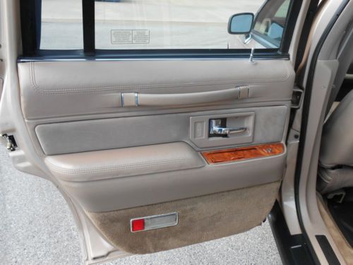 1993 Lincoln Town Car Signature Sedan 4-Door 4.6Lwoth 80K Low Miles, image 14