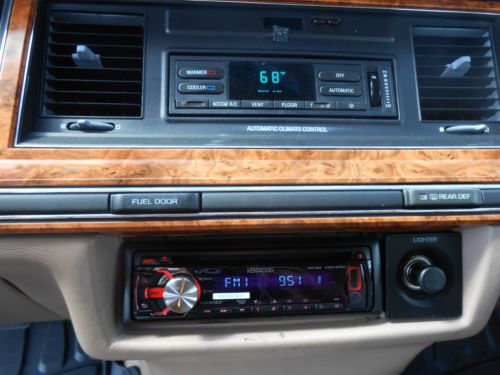 1993 Lincoln Town Car Signature Sedan 4-Door 4.6Lwoth 80K Low Miles, image 19