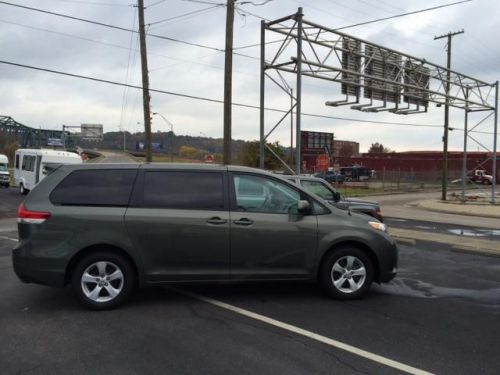 2012 toyota sienna le