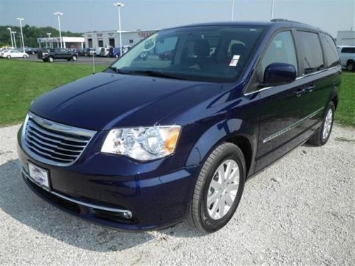 2013 chrysler town & country touring