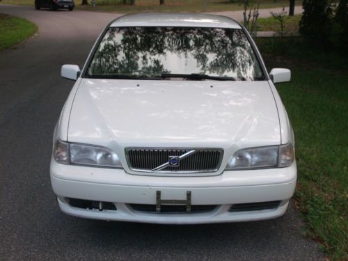 2000 volvo v70  station wagon  rust free in fl with only 98k miles !!!!!!!!!!!!!