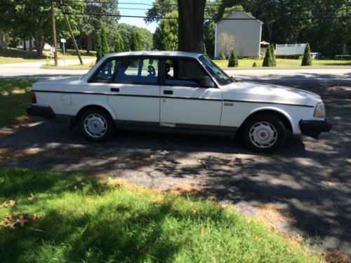 1992 Volvo 240 Base Sedan 4-Door 2.3L AUTOMATIC ,RUNS GOOD,, image 3