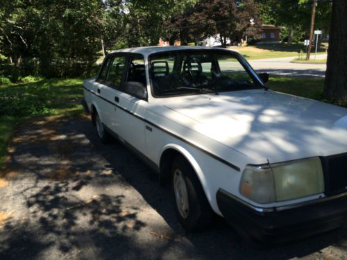 1992 Volvo 240 Base Sedan 4-Door 2.3L AUTOMATIC ,RUNS GOOD,, image 4