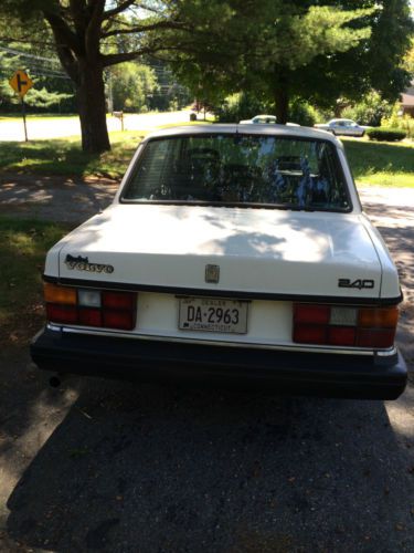 1992 Volvo 240 Base Sedan 4-Door 2.3L AUTOMATIC ,RUNS GOOD,, image 7