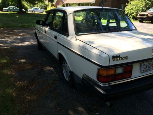 1992 Volvo 240 Base Sedan 4-Door 2.3L AUTOMATIC ,RUNS GOOD,, image 10