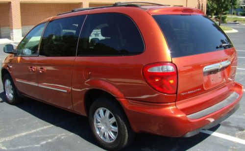 2006 CHRYSLER TOWN & COUNTRY LOADED NO RESERVE, image 3